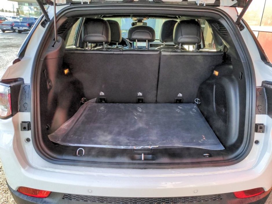 2024 Jeep Compass TRAILHAWK IN BRIGHT WHITE EQUIPPED WITH A 2.0L TURBO I4 , 4X4 , 8SPD AUTO , SUN SOUND & NAV , DRIVER ASSIST GROUP I , 10.1INCH W-8