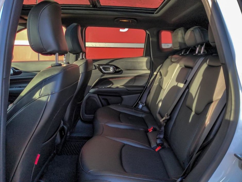 2024 Jeep Compass TRAILHAWK IN BRIGHT WHITE EQUIPPED WITH A 2.0L TURBO I4 , 4X4 , 8SPD AUTO , SUN SOUND & NAV , DRIVER ASSIST GROUP I , 10.1INCH W-23