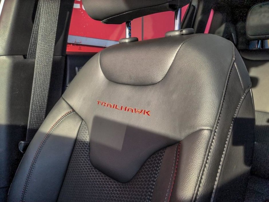 2024 Jeep Compass TRAILHAWK IN BRIGHT WHITE EQUIPPED WITH A 2.0L TURBO I4 , 4X4 , 8SPD AUTO , SUN SOUND & NAV , DRIVER ASSIST GROUP I , 10.1INCH W-20