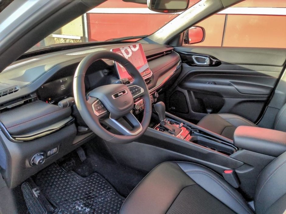 2024 Jeep Compass TRAILHAWK IN BRIGHT WHITE EQUIPPED WITH A 2.0L TURBO I4 , 4X4 , 8SPD AUTO , SUN SOUND & NAV , DRIVER ASSIST GROUP I , 10.1INCH W-13