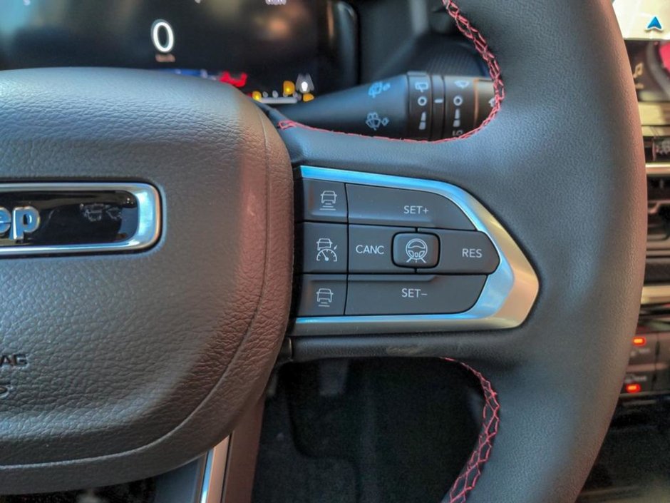 2024 Jeep Compass TRAILHAWK IN BRIGHT WHITE EQUIPPED WITH A 2.0L TURBO I4 , 4X4 , 8SPD AUTO , SUN SOUND & NAV , DRIVER ASSIST GROUP I , 10.1INCH W-19