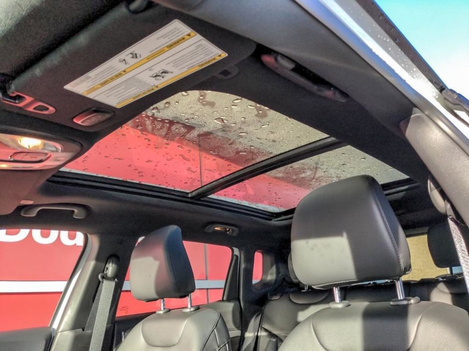 2024 Jeep Compass TRAILHAWK IN BRIGHT WHITE EQUIPPED WITH A 2.0L TURBO I4 , 4X4 , 8SPD AUTO , SUN SOUND & NAV , DRIVER ASSIST GROUP I , 10.1INCH W-16