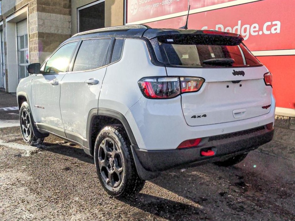 2024 Jeep Compass TRAILHAWK IN BRIGHT WHITE EQUIPPED WITH A 2.0L TURBO I4 , 4X4 , 8SPD AUTO , SUN SOUND & NAV , DRIVER ASSIST GROUP I , 10.1INCH W-3