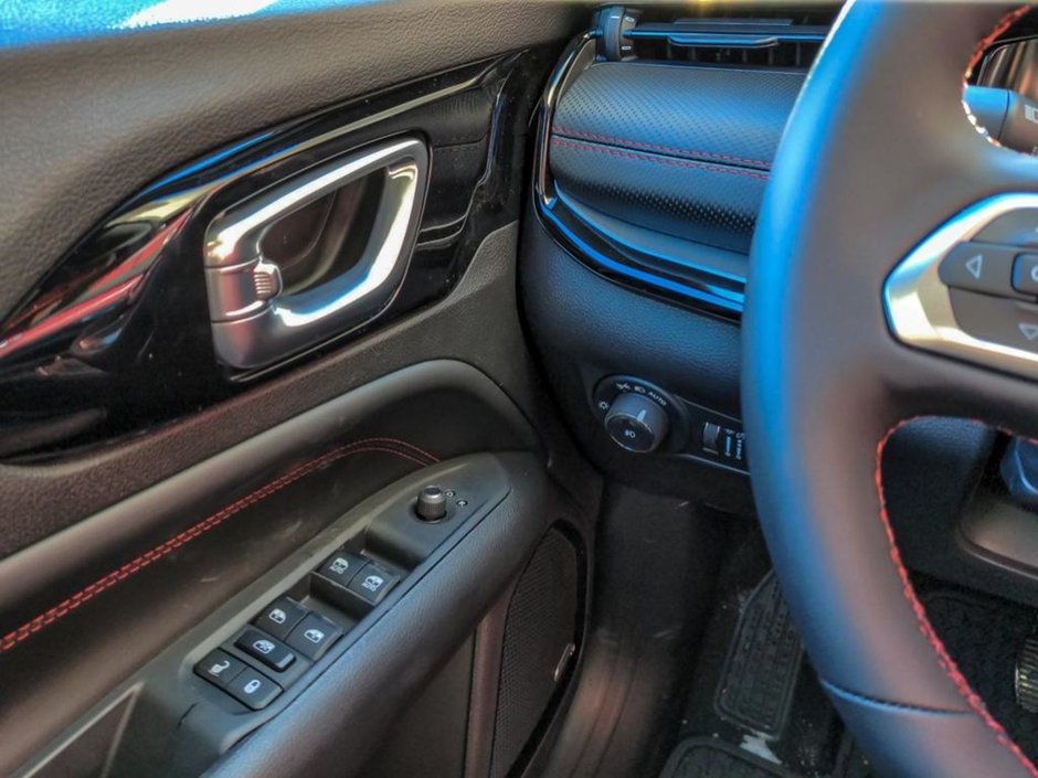 2024 Jeep Compass TRAILHAWK IN BRIGHT WHITE EQUIPPED WITH A 2.0L TURBO I4 , 4X4 , 8SPD AUTO , SUN SOUND & NAV , DRIVER ASSIST GROUP I , 10.1INCH W-15