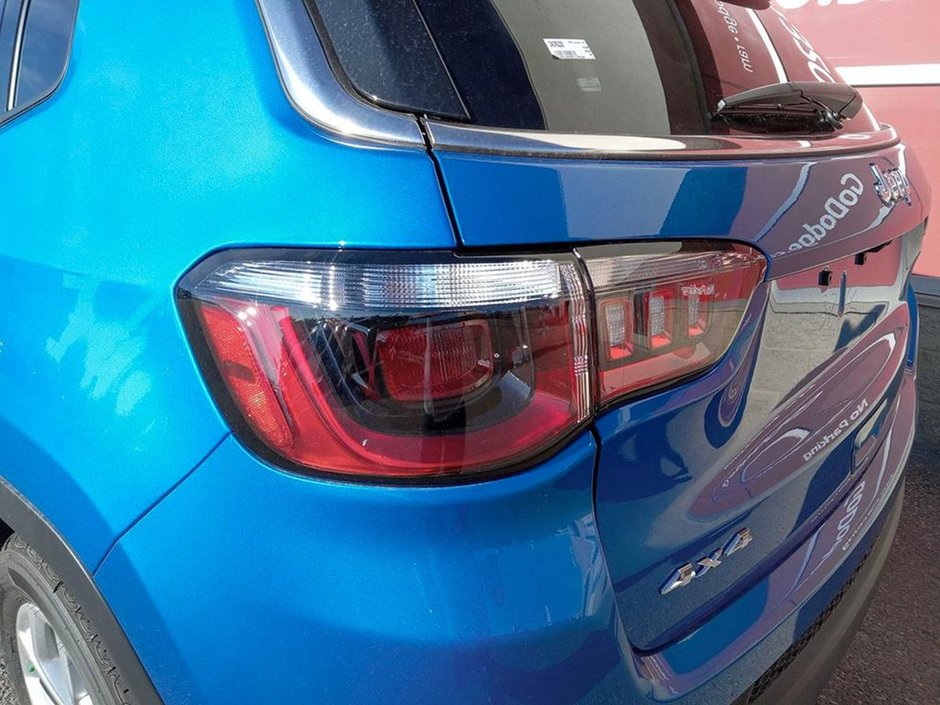 2024 Jeep Compass SPORT IN LASER BLUE PEARL EQUIPPED WITH A 2.0L TURBO I4 , 4X4 , 8SPD AUTO , 10.1INCH TOUCHSCREEN , AC , CRUISE , HEATED SEATS +-10