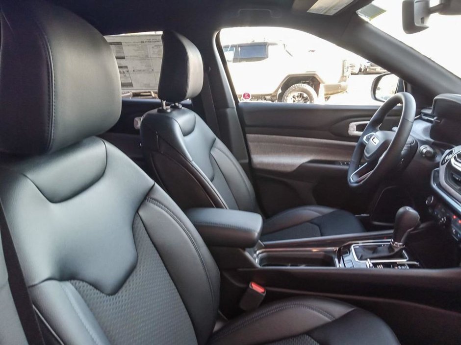 2025 Jeep Compass NORTH IN DIAMOND BLACK EQUIPPED WITH A 2.0L TURBO I4 , 4X4 , 8SPD AUTO , CONVENIENCE GROUP , 10.1INCH W/NAV , PWR TAILGATE , PWR-21