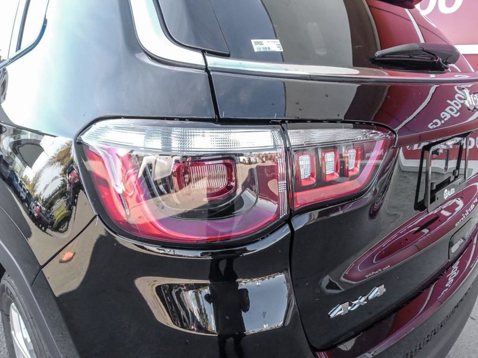 2025 Jeep Compass NORTH IN DIAMOND BLACK EQUIPPED WITH A 2.0L TURBO I4 , 4X4 , 8SPD AUTO , CONVENIENCE GROUP , 10.1INCH W/NAV , PWR TAILGATE , PWR-10