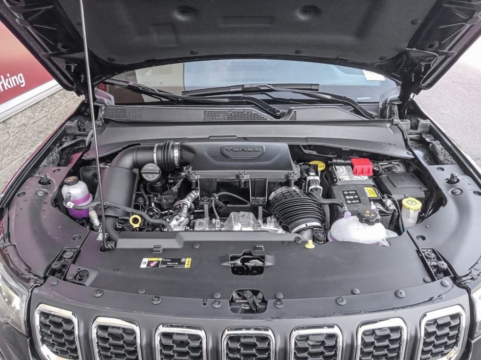 2025 Jeep Compass NORTH IN DIAMOND BLACK EQUIPPED WITH A 2.0L TURBO I4 , 4X4 , 8SPD AUTO , CONVENIENCE GROUP , 10.1INCH W/NAV , PWR TAILGATE , PWR-9