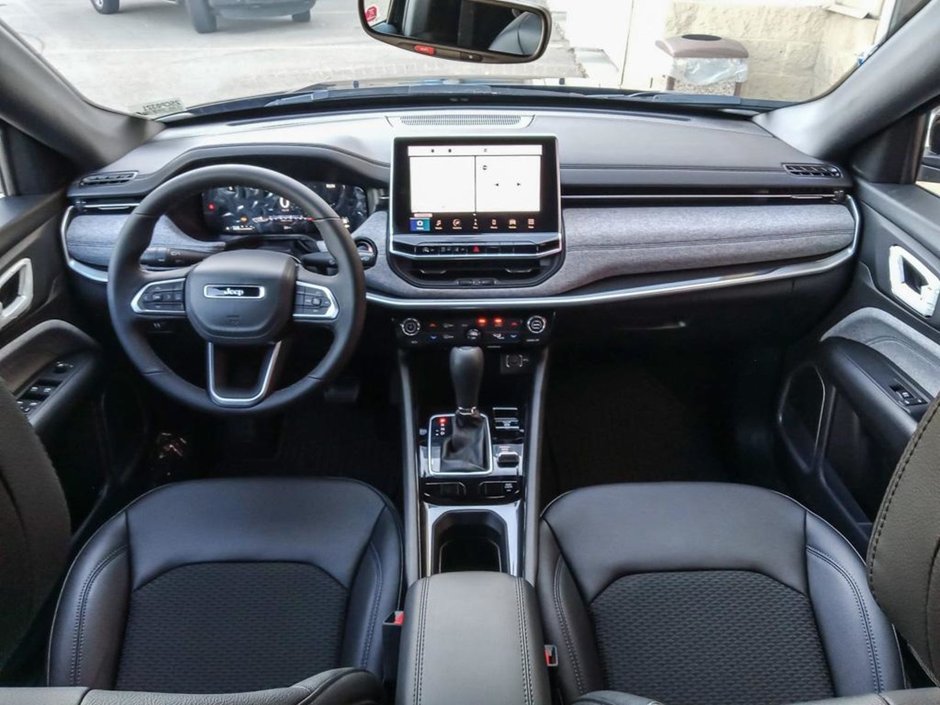 2025 Jeep Compass NORTH IN DIAMOND BLACK EQUIPPED WITH A 2.0L TURBO I4 , 4X4 , 8SPD AUTO , CONVENIENCE GROUP , 10.1INCH W/NAV , PWR TAILGATE , PWR-23