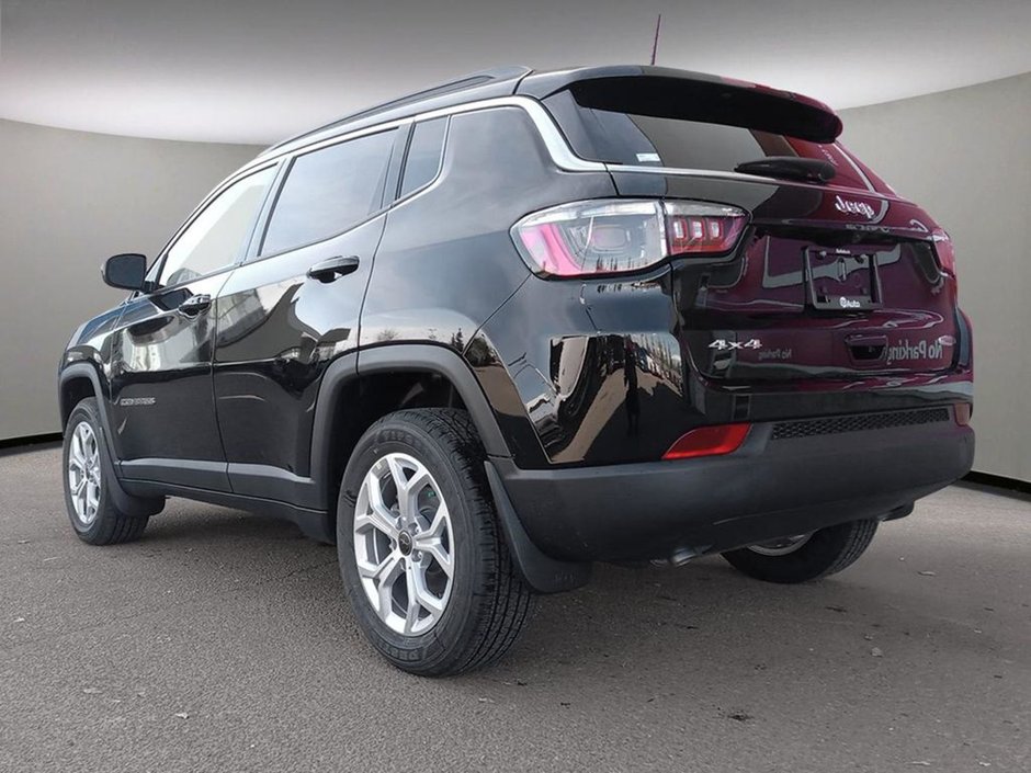 2025 Jeep Compass NORTH IN DIAMOND BLACK EQUIPPED WITH A 2.0L TURBO I4 , 4X4 , 8SPD AUTO , CONVENIENCE GROUP , 10.1INCH W/NAV , PWR TAILGATE , PWR-3