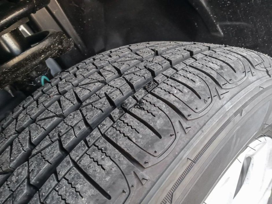 2025 Jeep Compass NORTH IN DIAMOND BLACK EQUIPPED WITH A 2.0L TURBO I4 , 4X4 , 8SPD AUTO , CONVENIENCE GROUP , 10.1INCH W/NAV , PWR TAILGATE , PWR-6