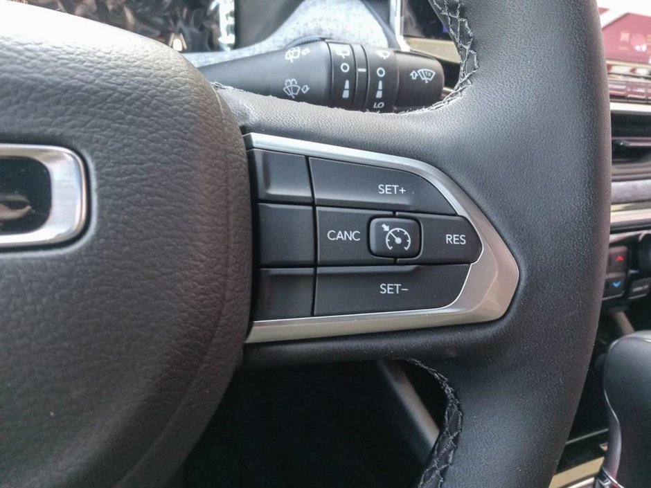 2025 Jeep Compass NORTH IN DIAMOND BLACK EQUIPPED WITH A 2.0L TURBO I4 , 4X4 , 8SPD AUTO , CONVENIENCE GROUP , 10.1INCH W/NAV , PWR TAILGATE , PWR-15