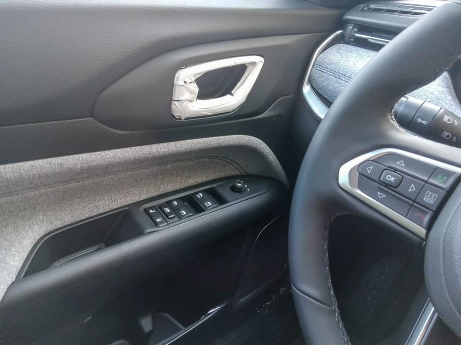 2025 Jeep Compass NORTH IN DIAMOND BLACK EQUIPPED WITH A 2.0L TURBO I4 , 4X4 , 8SPD AUTO , CONVENIENCE GROUP , 10.1INCH W/NAV , PWR TAILGATE , PWR-16