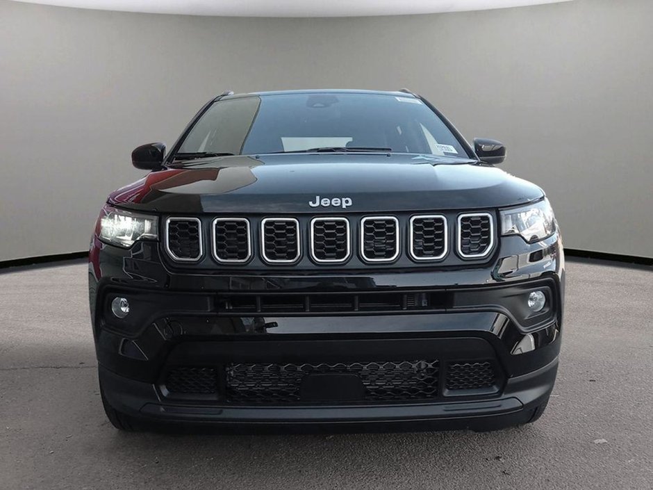 2025 Jeep Compass NORTH IN DIAMOND BLACK EQUIPPED WITH A 2.0L TURBO I4 , 4X4 , 8SPD AUTO , CONVENIENCE GROUP , 10.1INCH W/NAV , PWR TAILGATE , PWR-1