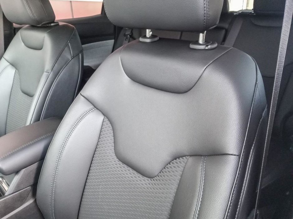 2025 Jeep Compass NORTH IN DIAMOND BLACK EQUIPPED WITH A 2.0L TURBO I4 , 4X4 , 8SPD AUTO , CONVENIENCE GROUP , 10.1INCH W/NAV , PWR TAILGATE , PWR-19