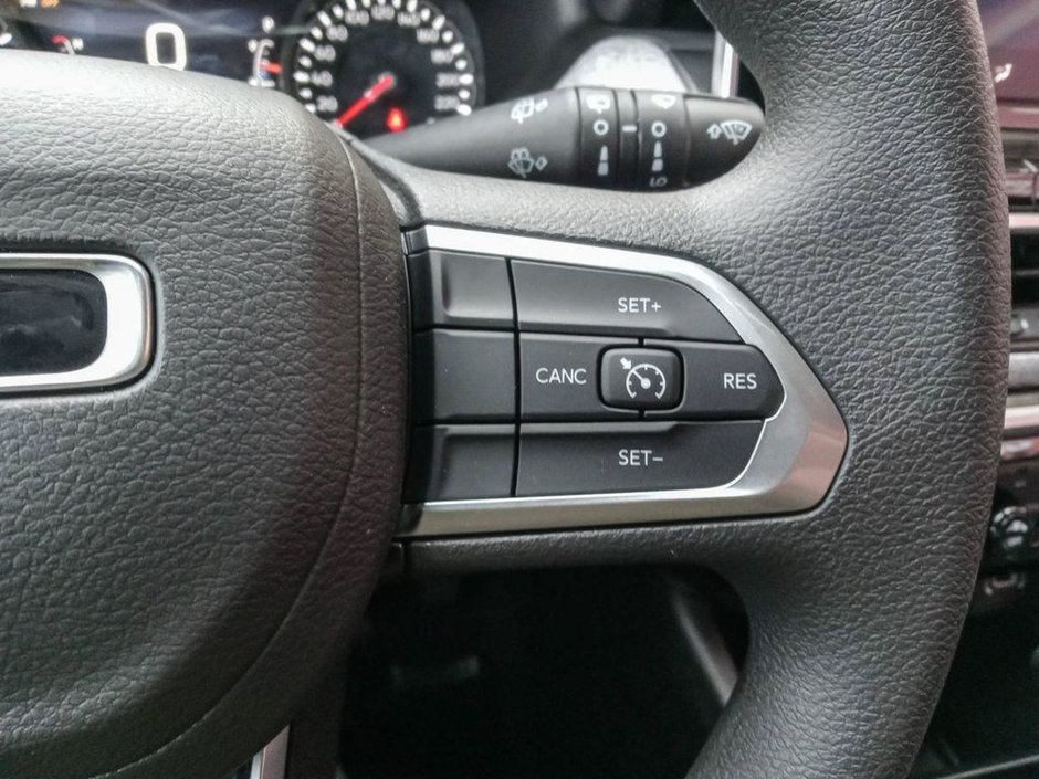 2025 Jeep Compass SPORT IN SILVER METALLIC EQUIPPED WITH A 2.0L TURBO I4 , 4X4 , 8SPD AUTO , TERRAIN MGMT , FCW , ACTIVE LANE MGMT , BACKUP CAM ,-15