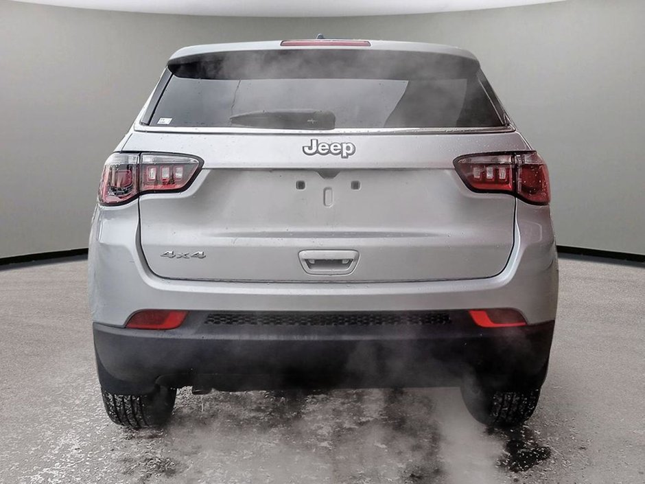 2025 Jeep Compass SPORT IN SILVER METALLIC EQUIPPED WITH A 2.0L TURBO I4 , 4X4 , 8SPD AUTO , TERRAIN MGMT , FCW , ACTIVE LANE MGMT , BACKUP CAM ,-4