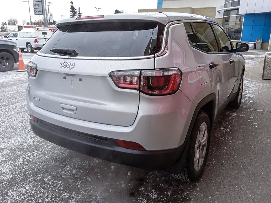 2025 Jeep Compass SPORT IN SILVER METALLIC EQUIPPED WITH A 2.0L TURBO I4 , 4X4 , 8SPD AUTO , TERRAIN MGMT , FCW , ACTIVE LANE MGMT , BACKUP CAM ,-25