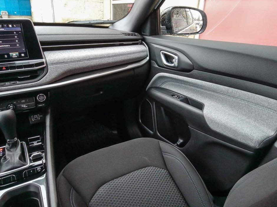 2025 Jeep Compass SPORT IN SILVER METALLIC EQUIPPED WITH A 2.0L TURBO I4 , 4X4 , 8SPD AUTO , TERRAIN MGMT , FCW , ACTIVE LANE MGMT , BACKUP CAM ,-24