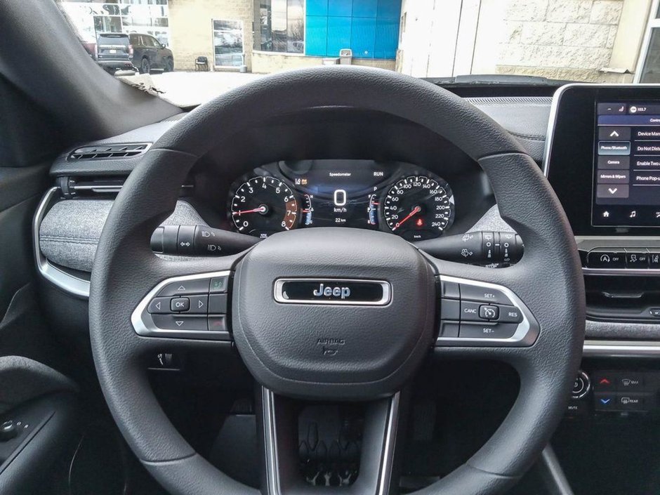 2025 Jeep Compass SPORT IN SILVER METALLIC EQUIPPED WITH A 2.0L TURBO I4 , 4X4 , 8SPD AUTO , TERRAIN MGMT , FCW , ACTIVE LANE MGMT , BACKUP CAM ,-13