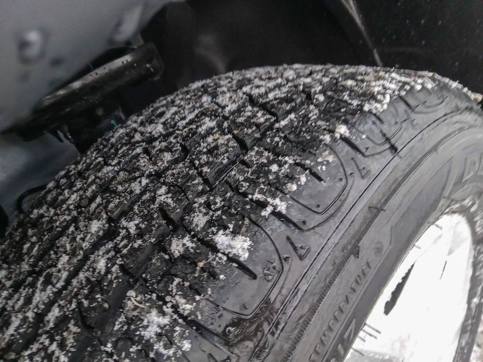 2025 Jeep Compass SPORT IN SILVER METALLIC EQUIPPED WITH A 2.0L TURBO I4 , 4X4 , 8SPD AUTO , TERRAIN MGMT , FCW , ACTIVE LANE MGMT , BACKUP CAM ,-6