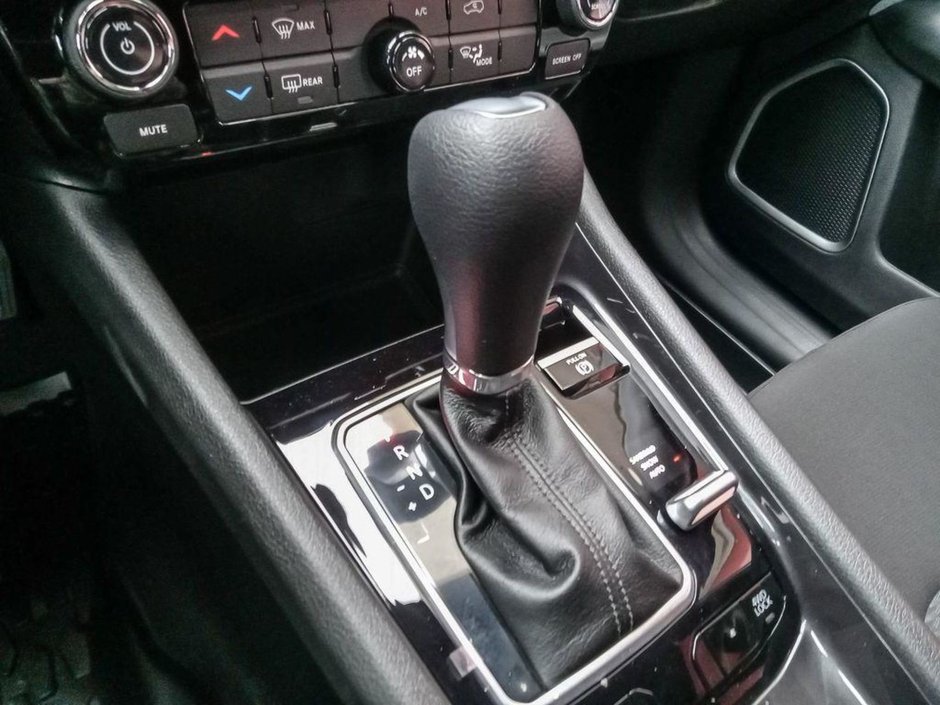 2025 Jeep Compass SPORT IN SILVER METALLIC EQUIPPED WITH A 2.0L TURBO I4 , 4X4 , 8SPD AUTO , TERRAIN MGMT , FCW , ACTIVE LANE MGMT , BACKUP CAM ,-17