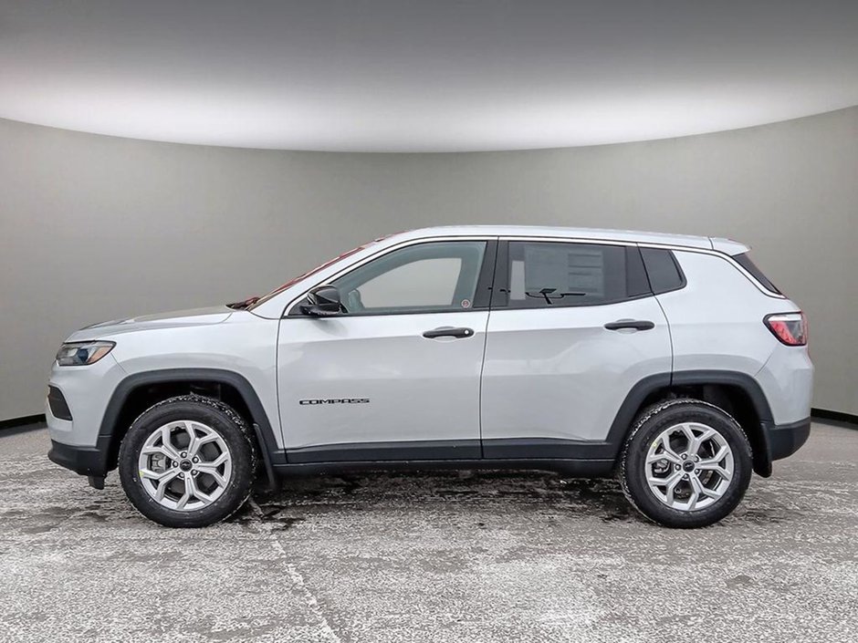 2025 Jeep Compass SPORT IN SILVER METALLIC EQUIPPED WITH A 2.0L TURBO I4 , 4X4 , 8SPD AUTO , TERRAIN MGMT , FCW , ACTIVE LANE MGMT , BACKUP CAM ,-2