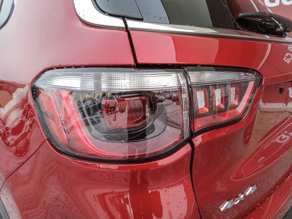 2025 Jeep Compass SPORT IN RED HOT PEARL EQUIPPED WITH A 2.0L TURBO I4 , 4X4 , 8SPD AUTO , TERRAIN MGMT , FCW , ACTIVE LANE MGMT , BACKUP CAM , AU-10