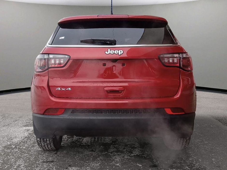 2025 Jeep Compass SPORT IN RED HOT PEARL EQUIPPED WITH A 2.0L TURBO I4 , 4X4 , 8SPD AUTO , TERRAIN MGMT , FCW , ACTIVE LANE MGMT , BACKUP CAM , AU-4