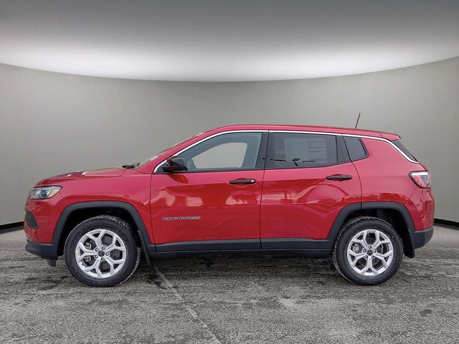2025 Jeep Compass SPORT IN RED HOT PEARL EQUIPPED WITH A 2.0L TURBO I4 , 4X4 , 8SPD AUTO , TERRAIN MGMT , FCW , ACTIVE LANE MGMT , BACKUP CAM , AU-2