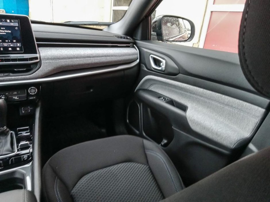 2025 Jeep Compass SPORT IN RED HOT PEARL EQUIPPED WITH A 2.0L TURBO I4 , 4X4 , 8SPD AUTO , TERRAIN MGMT , FCW , ACTIVE LANE MGMT , BACKUP CAM , AU-24