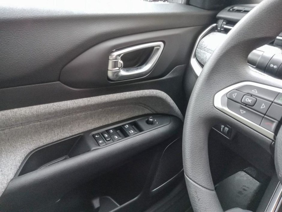 2025 Jeep Compass SPORT IN RED HOT PEARL EQUIPPED WITH A 2.0L TURBO I4 , 4X4 , 8SPD AUTO , TERRAIN MGMT , FCW , ACTIVE LANE MGMT , BACKUP CAM , AU-16