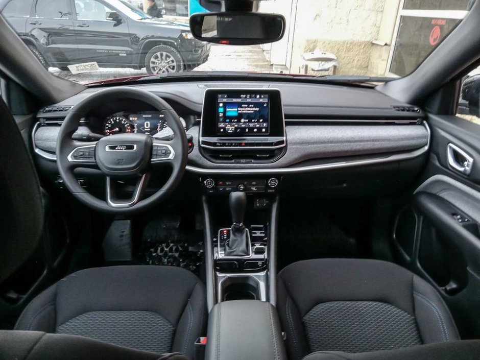 2025 Jeep Compass SPORT IN RED HOT PEARL EQUIPPED WITH A 2.0L TURBO I4 , 4X4 , 8SPD AUTO , TERRAIN MGMT , FCW , ACTIVE LANE MGMT , BACKUP CAM , AU-23