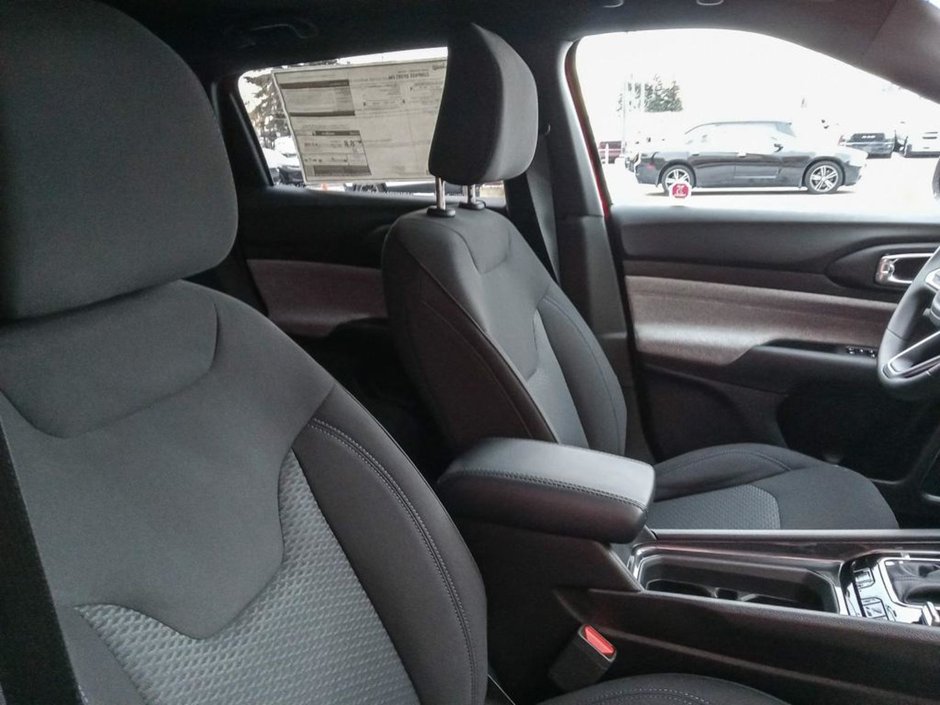 2025 Jeep Compass SPORT IN RED HOT PEARL EQUIPPED WITH A 2.0L TURBO I4 , 4X4 , 8SPD AUTO , TERRAIN MGMT , FCW , ACTIVE LANE MGMT , BACKUP CAM , AU-21