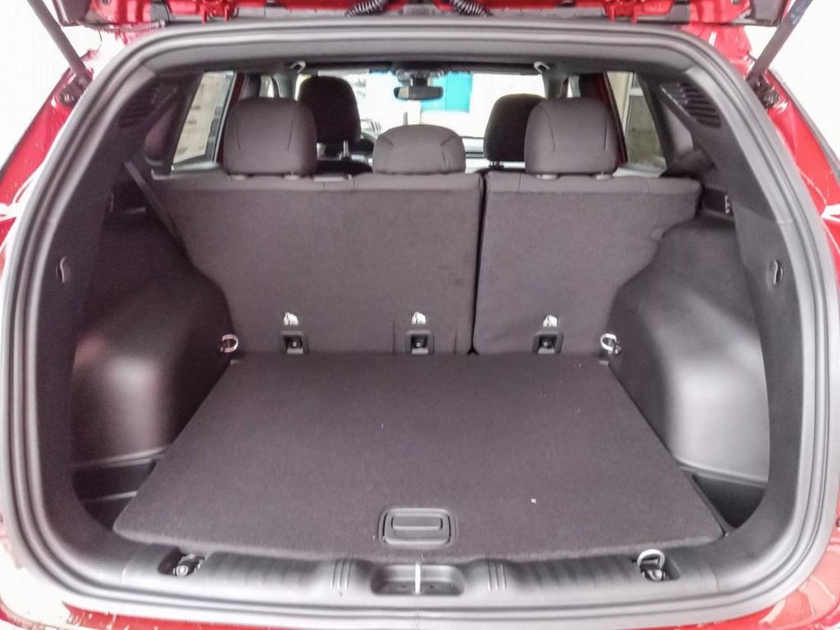 2025 Jeep Compass SPORT IN RED HOT PEARL EQUIPPED WITH A 2.0L TURBO I4 , 4X4 , 8SPD AUTO , TERRAIN MGMT , FCW , ACTIVE LANE MGMT , BACKUP CAM , AU-11