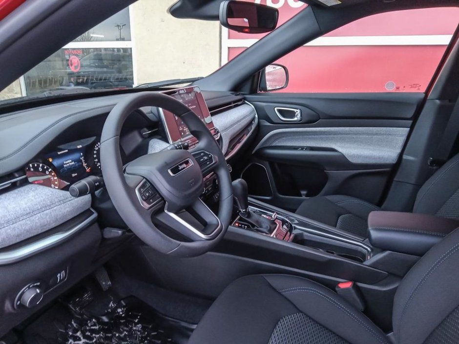 2025 Jeep Compass SPORT IN RED HOT PEARL EQUIPPED WITH A 2.0L TURBO I4 , 4X4 , 8SPD AUTO , TERRAIN MGMT , FCW , ACTIVE LANE MGMT , BACKUP CAM , AU-12