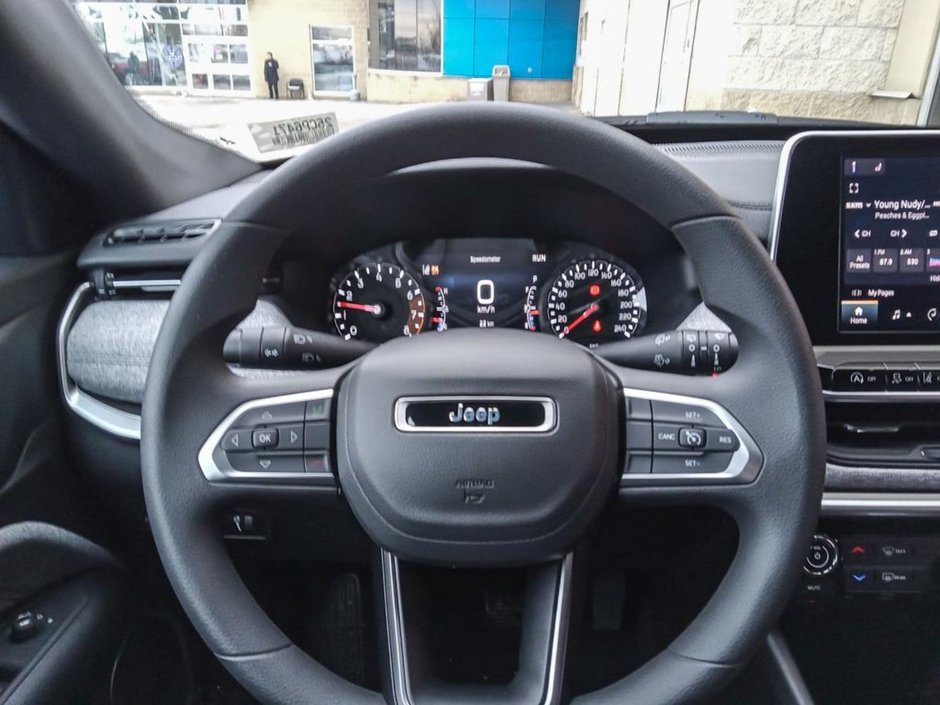 2025 Jeep Compass SPORT IN DIAMOND BLACK EQUIPPED WITH A 2.0L TUBRO I4 , 4X4 , 8SPD AUTO , TERRAIN MGMT , FCW , ACTIVE LANE MGMT , BACKUP CAM , AU-13