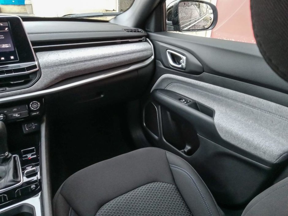 2025 Jeep Compass SPORT IN DIAMOND BLACK EQUIPPED WITH A 2.0L TUBRO I4 , 4X4 , 8SPD AUTO , TERRAIN MGMT , FCW , ACTIVE LANE MGMT , BACKUP CAM , AU-24