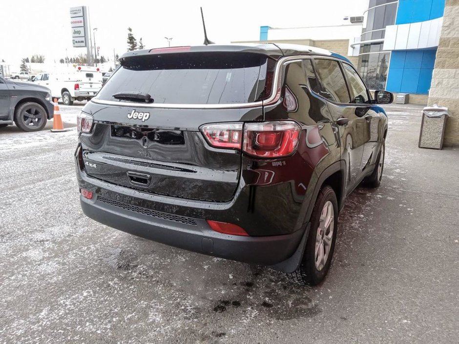 2025 Jeep Compass SPORT IN DIAMOND BLACK EQUIPPED WITH A 2.0L TUBRO I4 , 4X4 , 8SPD AUTO , TERRAIN MGMT , FCW , ACTIVE LANE MGMT , BACKUP CAM , AU-25