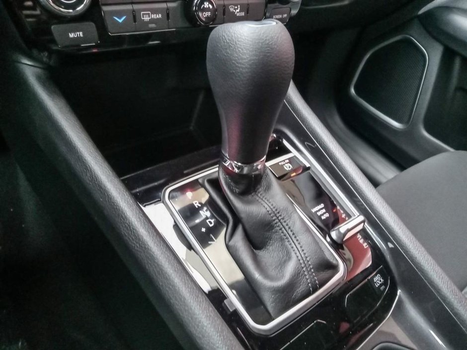 2025 Jeep Compass SPORT IN DIAMOND BLACK EQUIPPED WITH A 2.0L TUBRO I4 , 4X4 , 8SPD AUTO , TERRAIN MGMT , FCW , ACTIVE LANE MGMT , BACKUP CAM , AU-17