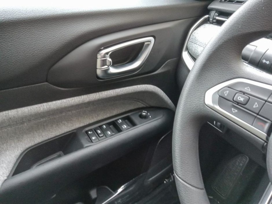 2025 Jeep Compass SPORT IN DIAMOND BLACK EQUIPPED WITH A 2.0L TUBRO I4 , 4X4 , 8SPD AUTO , TERRAIN MGMT , FCW , ACTIVE LANE MGMT , BACKUP CAM , AU-16