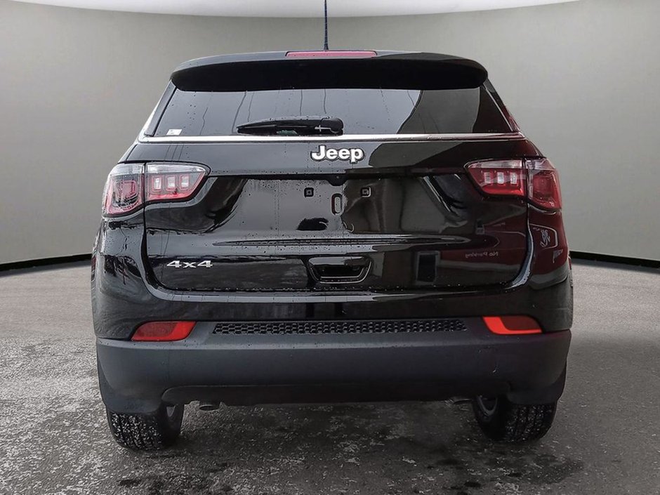 2025 Jeep Compass SPORT IN DIAMOND BLACK EQUIPPED WITH A 2.0L TUBRO I4 , 4X4 , 8SPD AUTO , TERRAIN MGMT , FCW , ACTIVE LANE MGMT , BACKUP CAM , AU-4