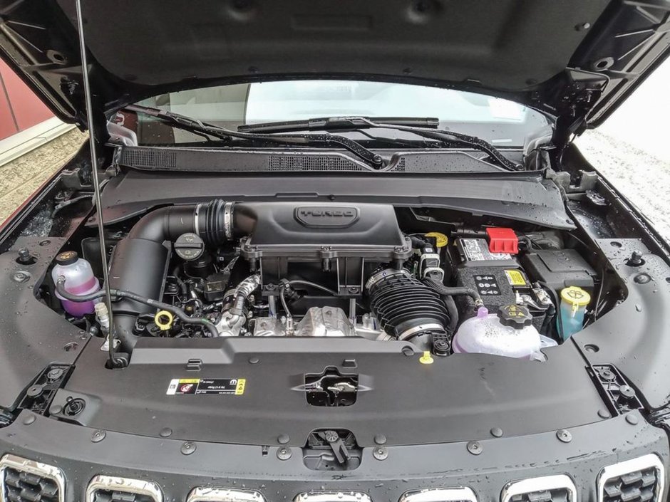 2025 Jeep Compass SPORT IN DIAMOND BLACK EQUIPPED WITH A 2.0L TUBRO I4 , 4X4 , 8SPD AUTO , TERRAIN MGMT , FCW , ACTIVE LANE MGMT , BACKUP CAM , AU-9