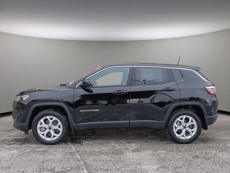 2025 Jeep Compass SPORT IN DIAMOND BLACK EQUIPPED WITH A 2.0L TUBRO I4 , 4X4 , 8SPD AUTO , TERRAIN MGMT , FCW , ACTIVE LANE MGMT , BACKUP CAM , AU-2