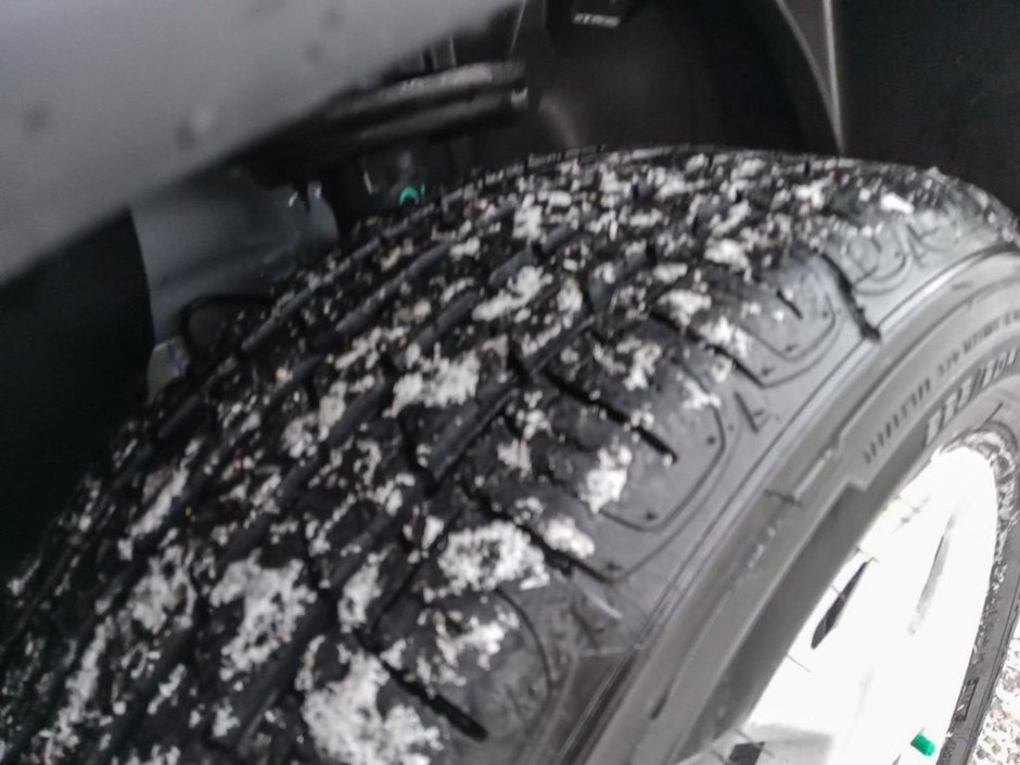 2025 Jeep Compass SPORT IN DIAMOND BLACK EQUIPPED WITH A 2.0L TUBRO I4 , 4X4 , 8SPD AUTO , TERRAIN MGMT , FCW , ACTIVE LANE MGMT , BACKUP CAM , AU-6