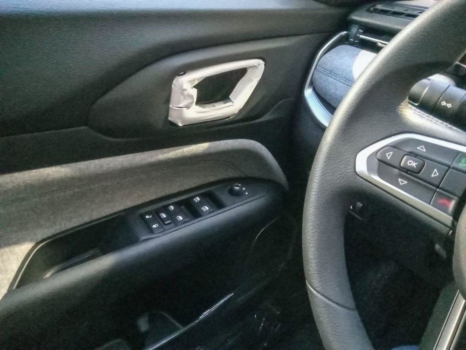 2025 Jeep Compass SPORT IN BRIGHT WHITE EQUIPPED WITH A 2.0L TURBO I4 , 4X4 , 8SPD AUTO , TERRAIN MGMT , FCW , ACTIVE LANE MGMT , BACKUP CAM , AUT-16