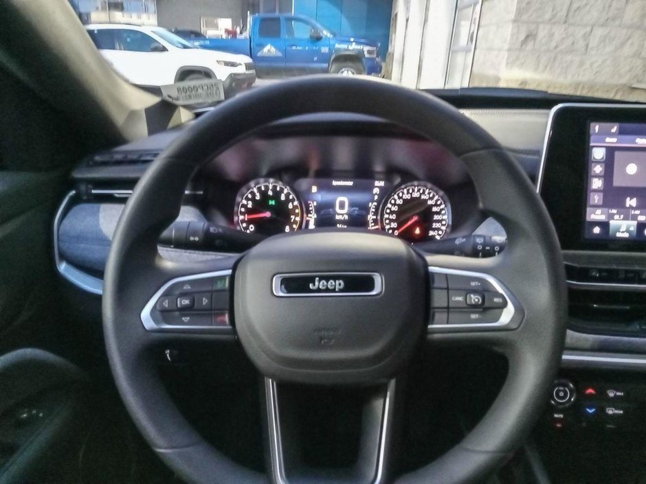 2025 Jeep Compass SPORT IN BRIGHT WHITE EQUIPPED WITH A 2.0L TURBO I4 , 4X4 , 8SPD AUTO , TERRAIN MGMT , FCW , ACTIVE LANE MGMT , BACKUP CAM , AUT-13