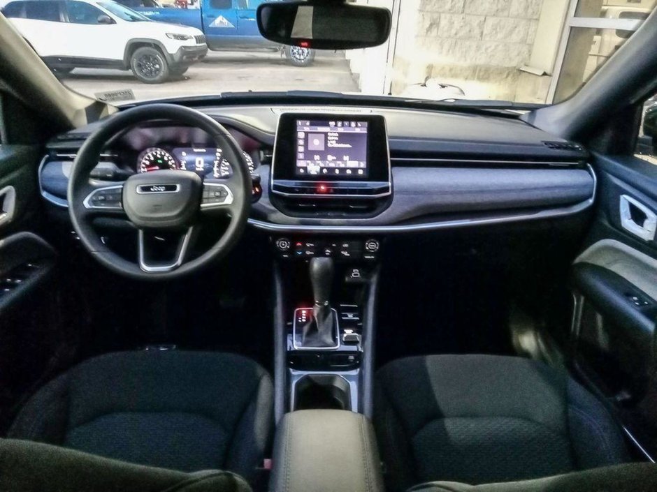 2025 Jeep Compass SPORT IN BRIGHT WHITE EQUIPPED WITH A 2.0L TURBO I4 , 4X4 , 8SPD AUTO , TERRAIN MGMT , FCW , ACTIVE LANE MGMT , BACKUP CAM , AUT-23