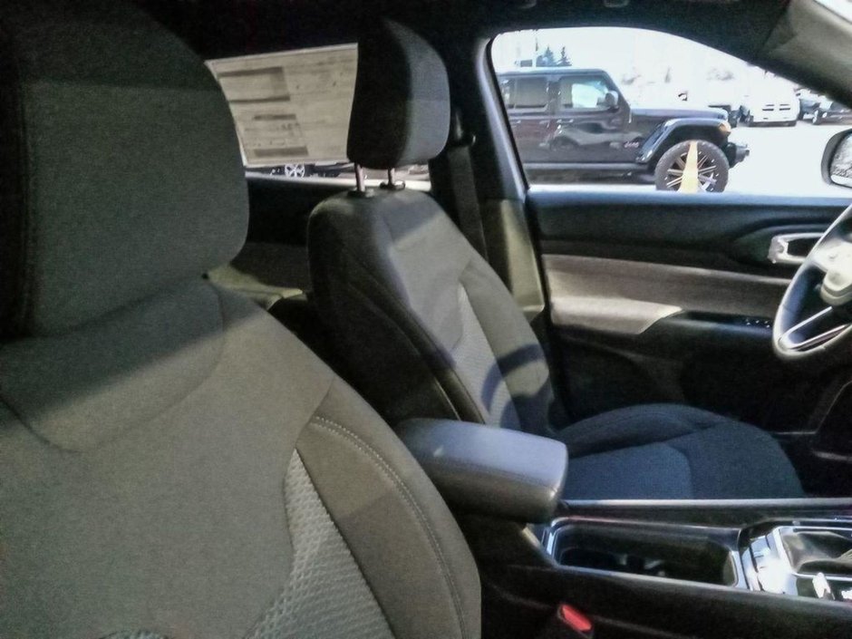 2025 Jeep Compass SPORT IN BRIGHT WHITE EQUIPPED WITH A 2.0L TURBO I4 , 4X4 , 8SPD AUTO , TERRAIN MGMT , FCW , ACTIVE LANE MGMT , BACKUP CAM , AUT-21