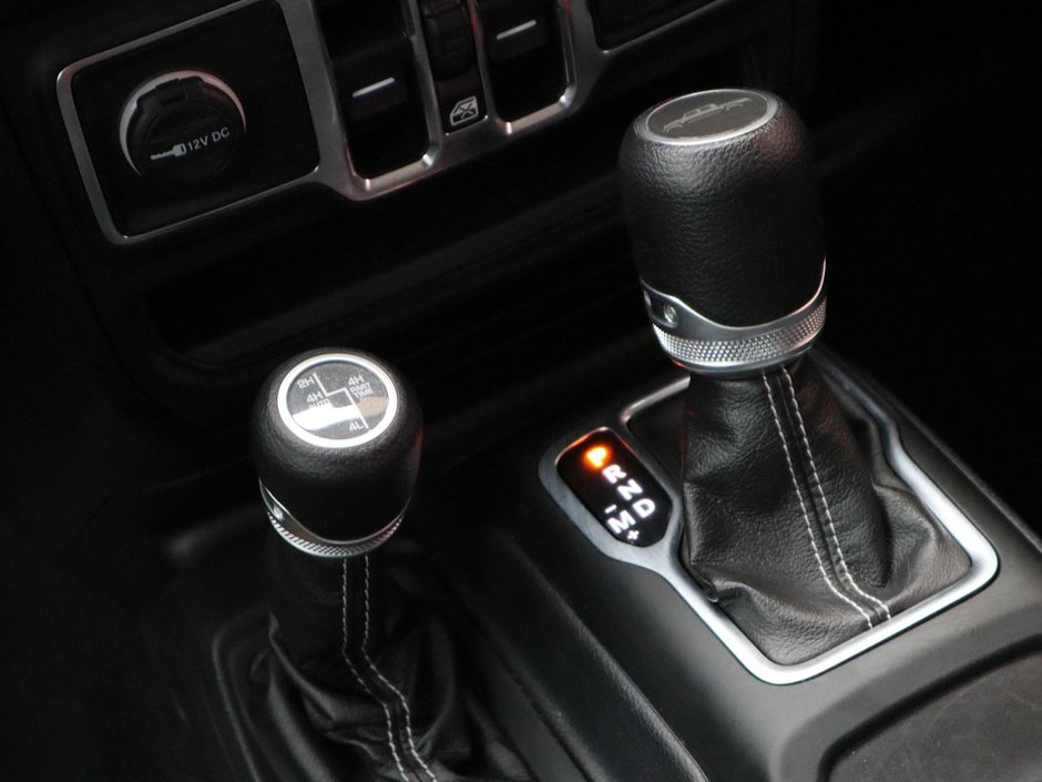 2021 Jeep Gladiator OVERLAND IN HYDRO BLUE PEARL EQUIPPED WITH A 3.6L V6 , 4X4 , 8SPD AUTO , ALPINE AUDIO , LSD , SAFETY GROUP , COLD WEATHER , TRAI-23